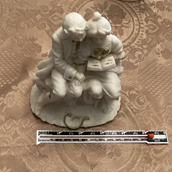 Vintage Style Romantic Couple Figurine 5” Porcelain Look - Picture 7 of 7